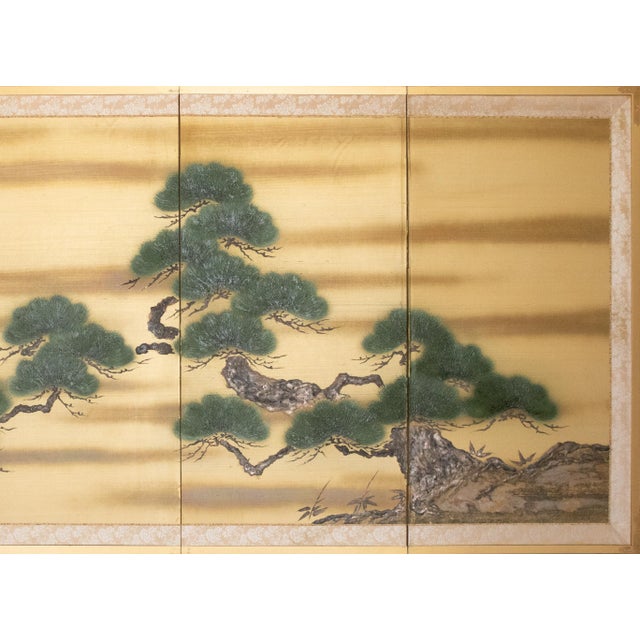 Japanese "Big Pine Tree", 1970s Shōwa Era Japanese Maki-E Byobu Screen For Sale - Image 3 of 18