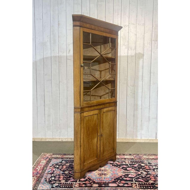 English Corner Cabinet in Oak and Mahogany For Sale - Image 5 of 18