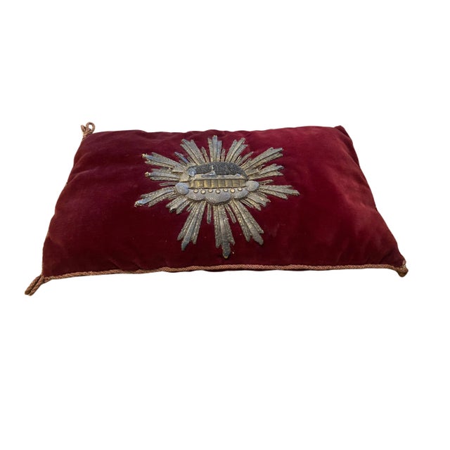 19th-Century Ecclesiastical Velvet Pillow With Agnus Dei Bullion Embroidery For Sale - Image 4 of 18