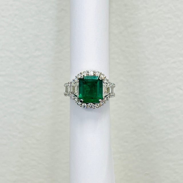 Mid 20th Century 4 Carat Colombian Emerald Octagon & Multi Shape Diamond Ring in 18k White Gold, Size 6.5 For Sale - Image 4 of 9