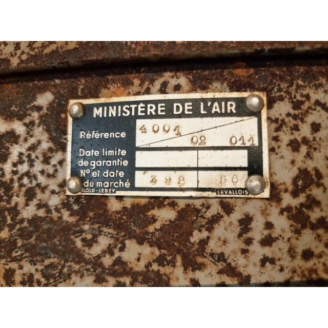 Industrial French Military Metal Storage Cabinet with Oak Top & Wooden Shelves for Ministère De Lair, 1956 For Sale - Image 15 of 18
