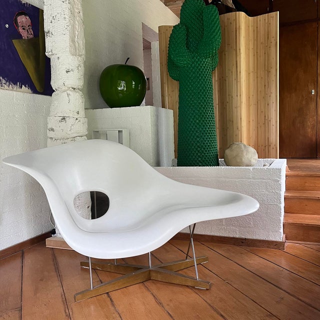 Mid-Century Modern La Chaise Chaise Longue by Ray & Charles Eames for Vitra, 2005 For Sale - Image 3 of 18