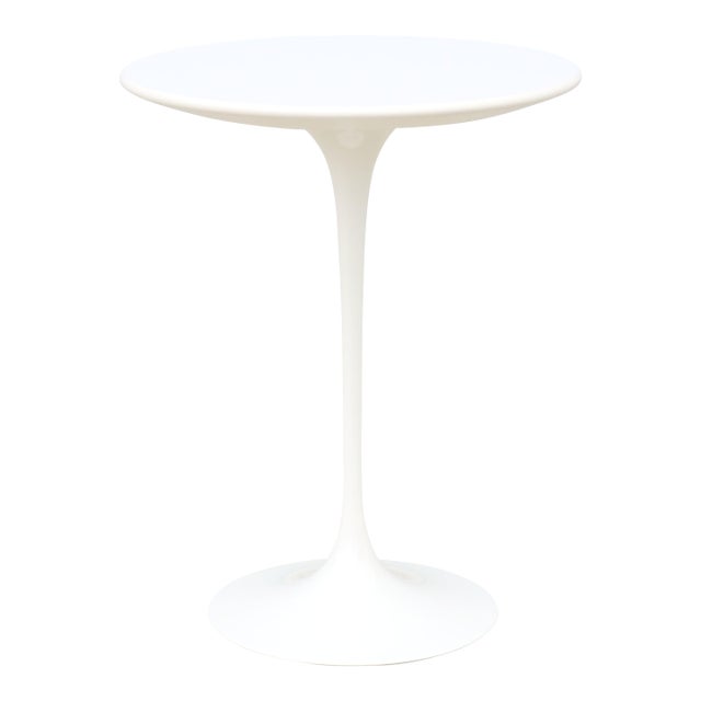Mid-Century Modern Eero Saarinen for Knoll 16" Round White Tulip Side Table For Sale