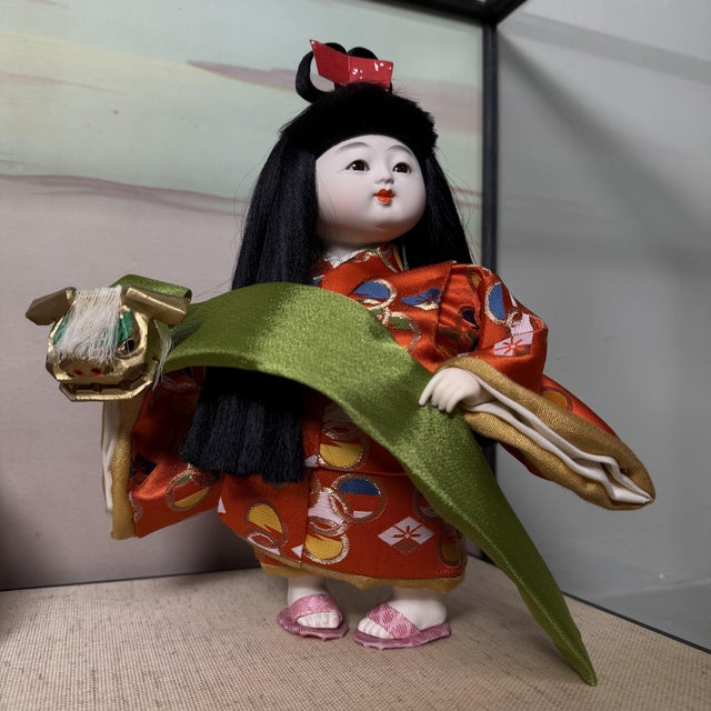 1970s Japanese Ichimatsu Dolls in Glass Display Case, 1970s, Set of 3 For Sale - Image 5 of 15