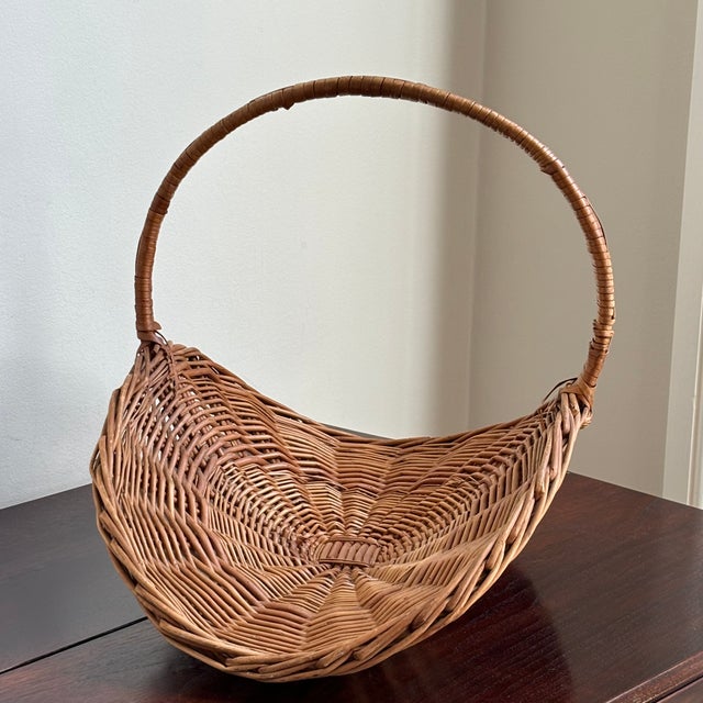 Vintage Rustic European-Style Flower Gathering Basket For Sale - Image 4 of 12