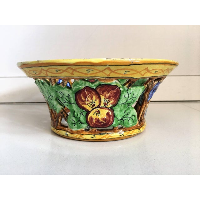 20th century decorative flowers ceramic bowl.