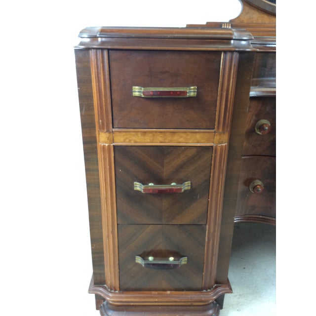 Art Deco Vanity With 8 Dovetailed Drawers and Round Mounted Mirror For Sale - Image 10 of 18