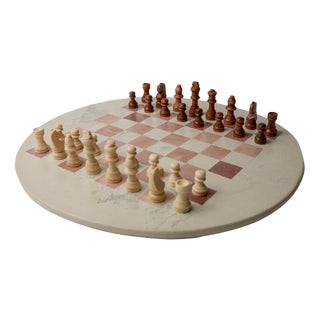 Vintage Round Beige and Rose Marble Chess Board with Wooden Pieces, Set of 33 For Sale