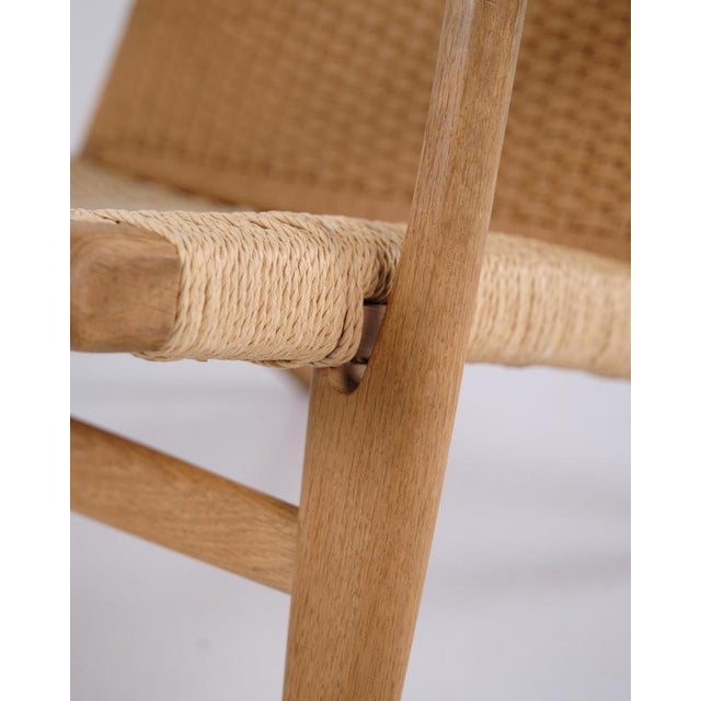 Wood CH25 Lounge Chair in Patinated Oak and Woven Paper Cord by Hans J. Wegner, 1980s For Sale - Image 7 of 13