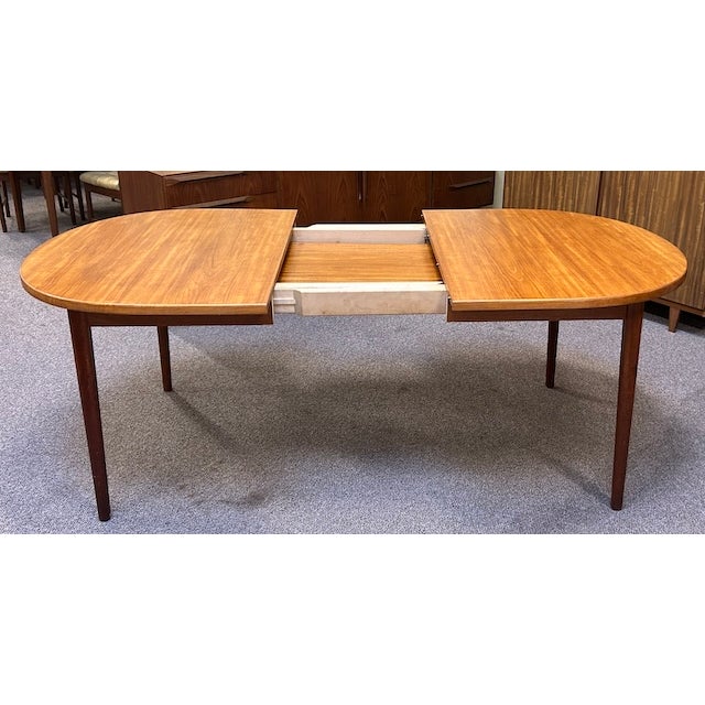 Mid-Century Modern Mid Century Modern Extending Oval Dining Table c.1970 For Sale - Image 3 of 15