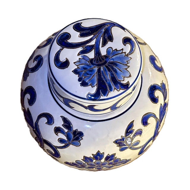 Blue Blue & White Chinese Porcelain Lidded Ginger Jars - A Pair For Sale - Image 8 of 12