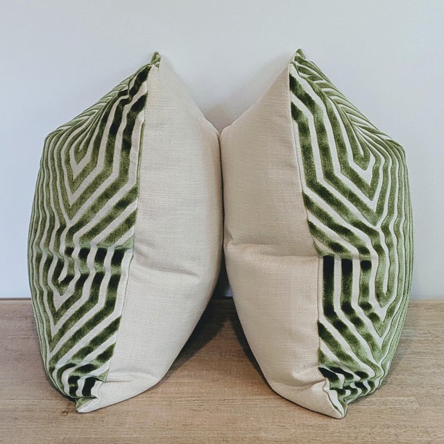 Schumacher Vanderbilt Velvet in Leaf is a classic cut velvet that pairs with with so many prints! Coordinating cream...