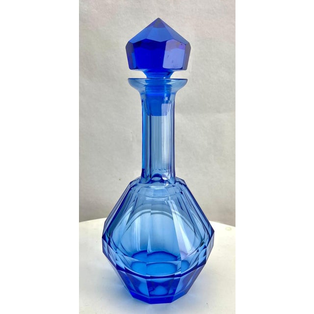 Large Faceted Decanter Cobalt blue Moser is a Czech company focused on the production of lead-free handcrafted luxury...