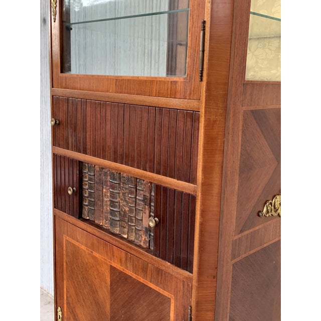 French Early 20th Century Louis XVI Period Mounted Cabinet Vitrine For Sale - Image 12 of 18