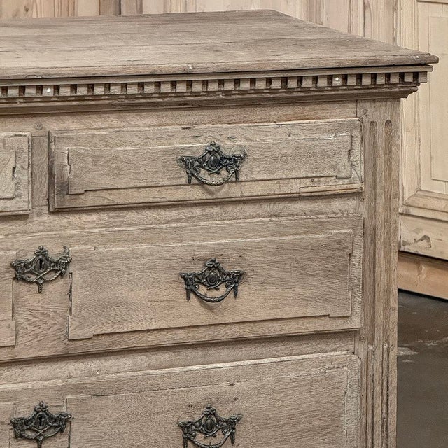 18th Century French Neoclassical Chest of Drawers in Stripped Oak For Sale - Image 11 of 18