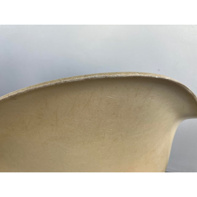 Early Eames for Herman Miller, Dat1 Fiberglass Rolling Armchair, Marked, Circa 1959-62 For Sale - Image 11 of 13