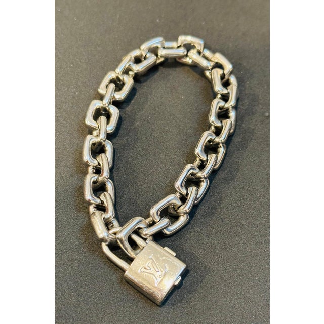 Silver Louis Vuitton Locket Chain Vintage Link Bracelet in 18 Karat White Gold, 87 Gm For Sale - Image 8 of 18