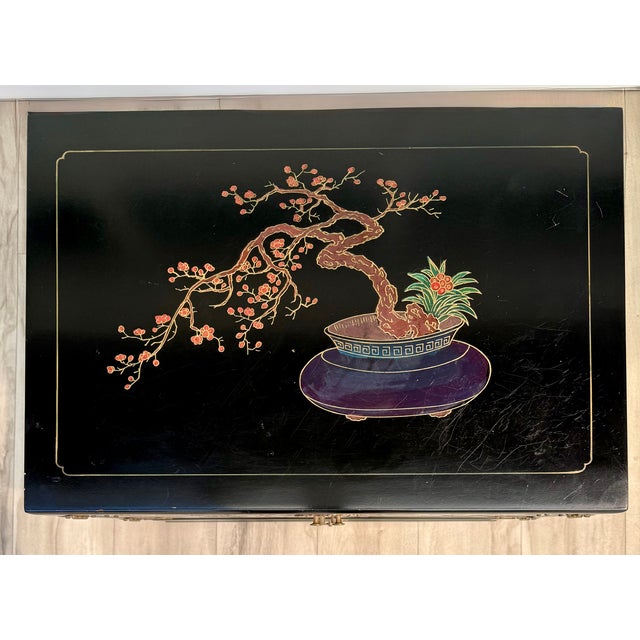 Mid 20th Century Vintage Chinese Hand-Painted Black Lacquer Chinoiserie Nightstand Side Cabinet For Sale - Image 5 of 17