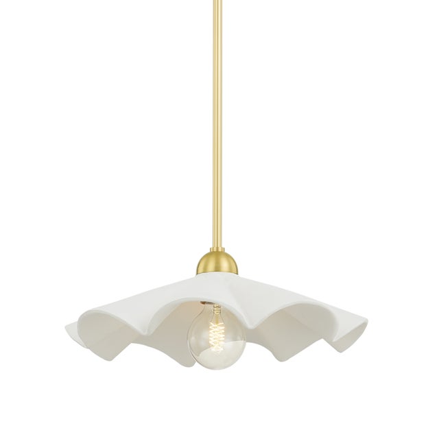 Fashionable and feminine, Maisie’s textured white ceramic ruffles give an organic coastal touch to this wave-inspired...