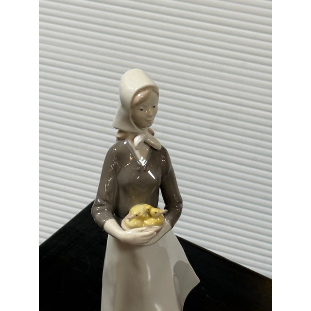 1970s Carl Scheidig Grafenthal Factory Girl Carrying Ducklings Porcelain Figurine, Signed For Sale - Image 5 of 12
