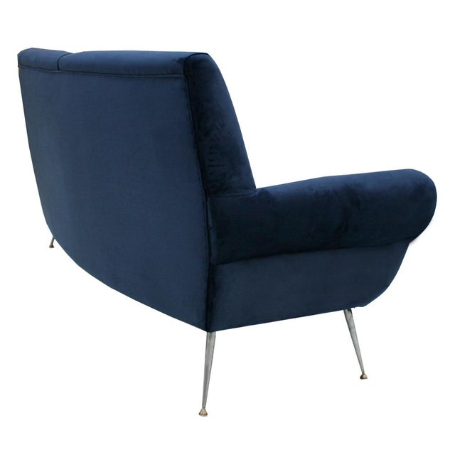 1950s Italian Curved Sofa in Navy Blue Cotton Velvet by Gigi Radice for Minotti, 1950s For Sale - Image 5 of 14
