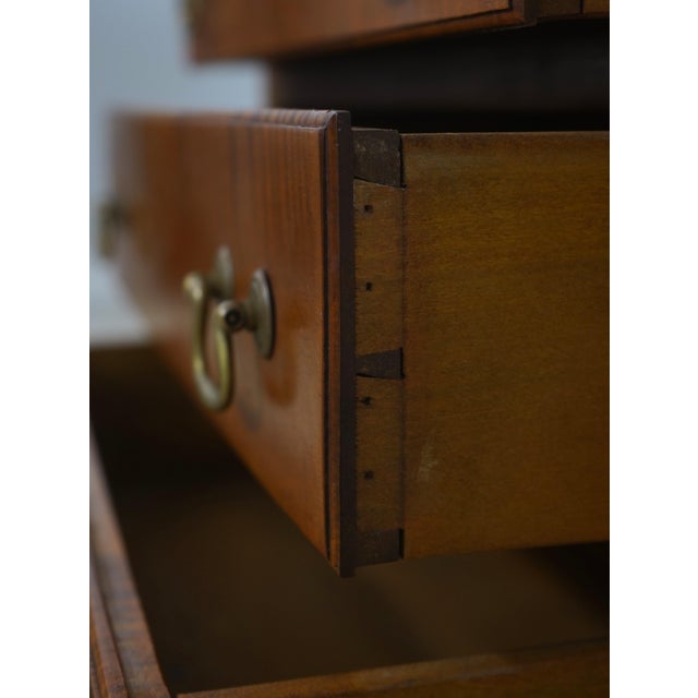 1900 - 1909 Vintage Bench Made Tiger Maple 4 Drawer Bachelor Chest For Sale - Image 5 of 16