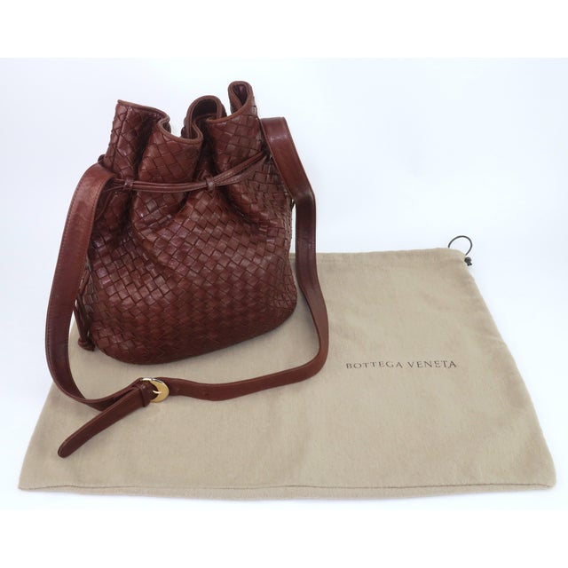 Bottega Veneta Chocolate Brown Intrecciato Leather Bucket Handbag For Sale - Image 12 of 14