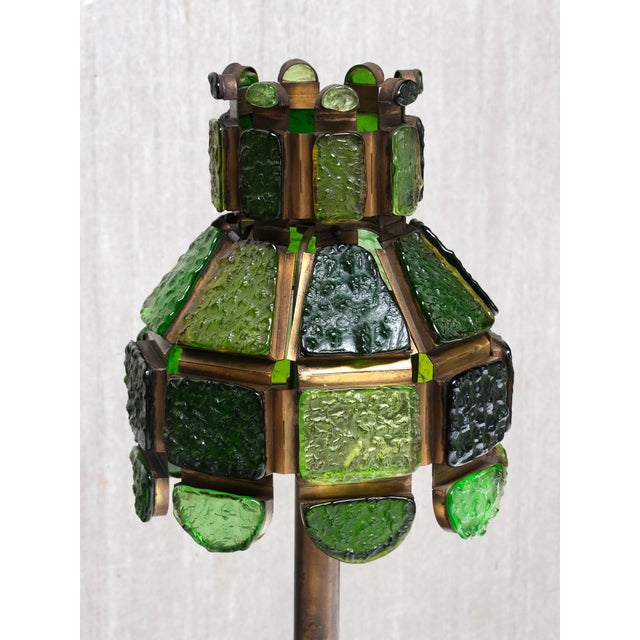 Mid-Century Modern Brutalist Italian Green Dalle De Verre Glass Table Lamp in Brass and Oak, 1970s For Sale - Image 3 of 12