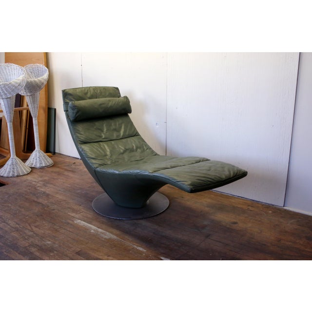 Late 20th Century Natuzzi Leather Italian Space Age Chaise Lounge