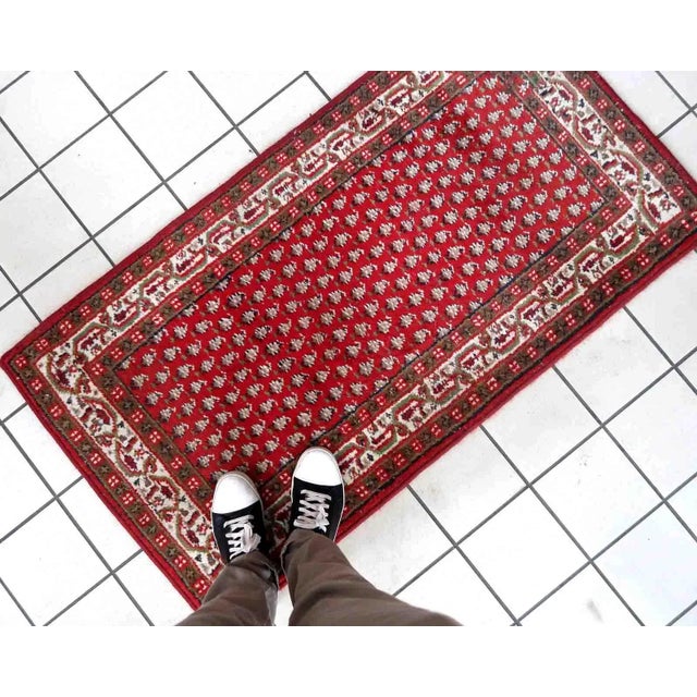 1970s Handmade Vintage Indian Seraband Rug 2.4' X 4.5' For Sale In New York - Image 6 of 11