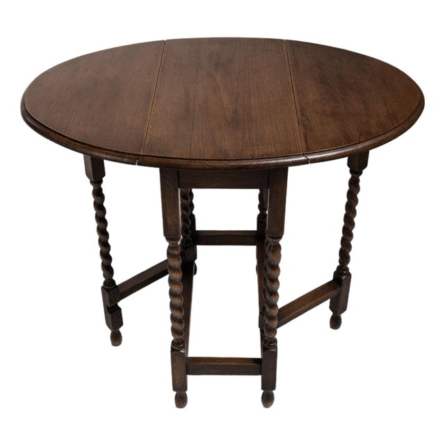 20th Century United Kingdom Rich Amber Oak Gateleg Table For Sale