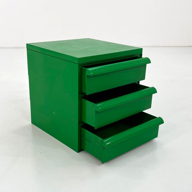 Green Chest of Drawers by Simon Fussell for Kartell, 1970s, in Good conditions. Designed 1970 to 1979 This piece has an...