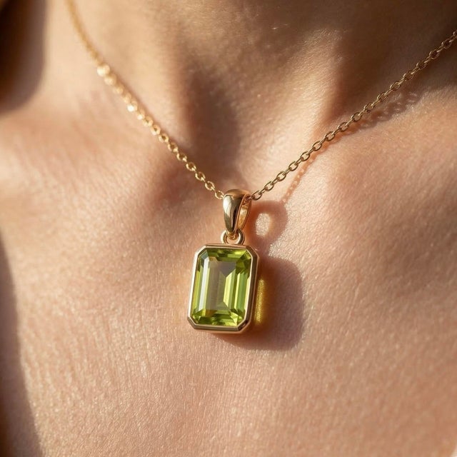 Peridot Emerald-Cut Pendant Necklace – August Birthstone This elegant necklace features a vibrant peridot gemstone,...