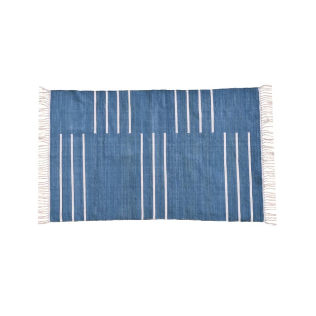 Boho Chic Hibiscus Rug, 5x8, Blue & White For Sale - Image 3 of 3