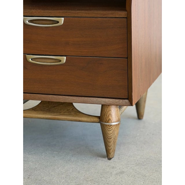 Vintage Broyhill Nightstands Pair For Sale - Image 4 of 15