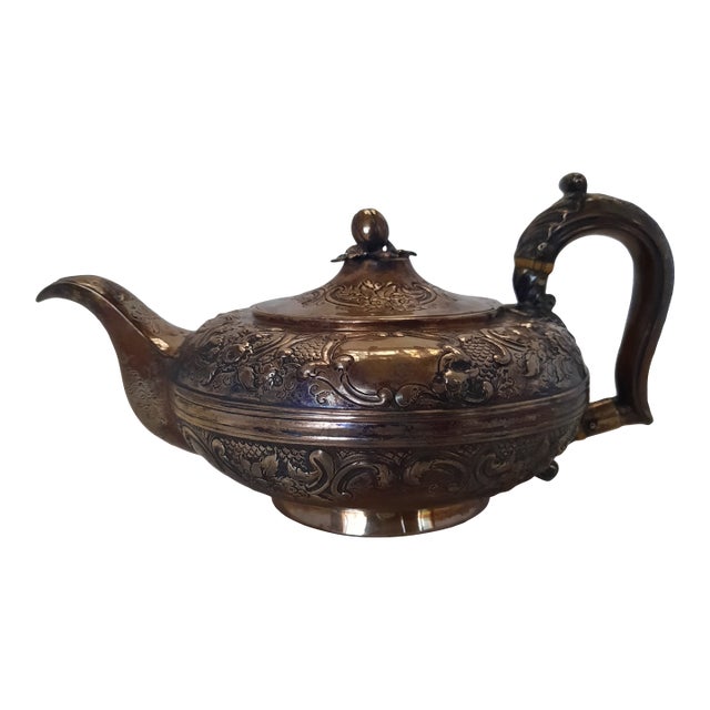 1900s English Birmingham Sterling Silver Repoussé Teapot by Maleham & Yeomans For Sale