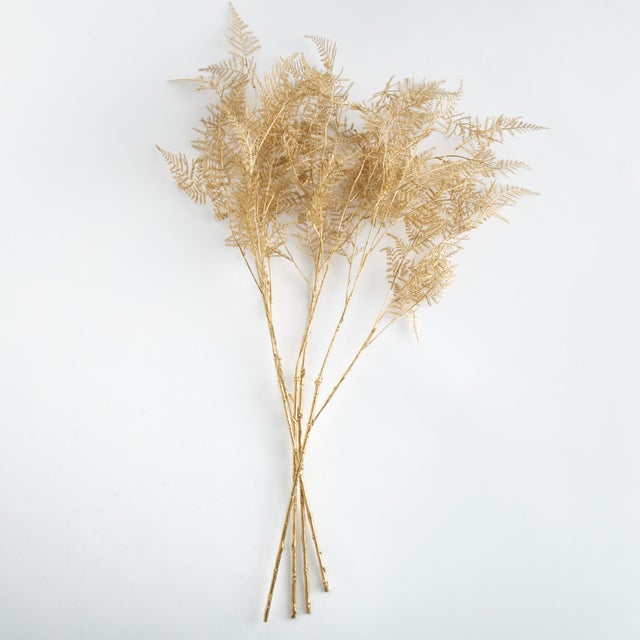 No better way to create drama in your arrangement than with a tall gilded stem. At 36 inches, it creates a high design,...