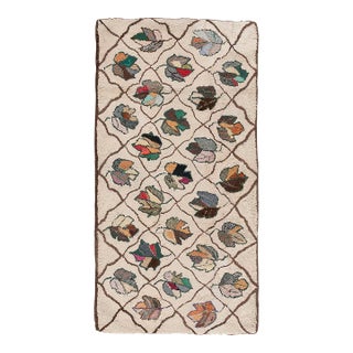 1920s Tan Beige Symmetrical Floral Folk Art Antique American Hooked Rug For Sale
