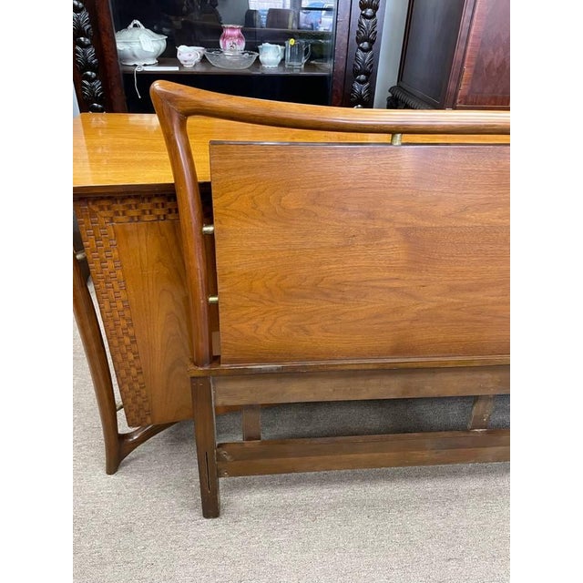 Up for sale is a Mid Century Modern Collector's dream! This is a beautiful headboard that goes with a matching 5 piece...