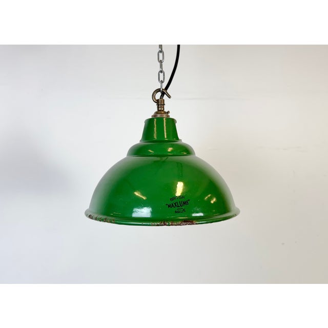 Industrial green enamel pendant light made by Maxlume in United Kingdom during the 1960s. White enamel inside the shade....