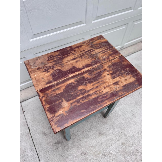 Measures 25 inches wide, 21 inches deep, 29 inches tall.