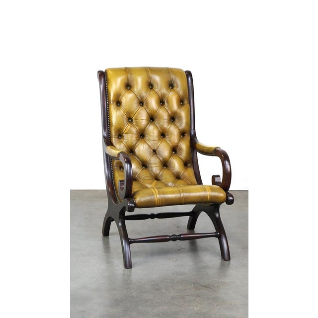 This graceful cowhide chesterfield armchair combined with wood. This Chesterfield armchair is made of high-quality cowhide...