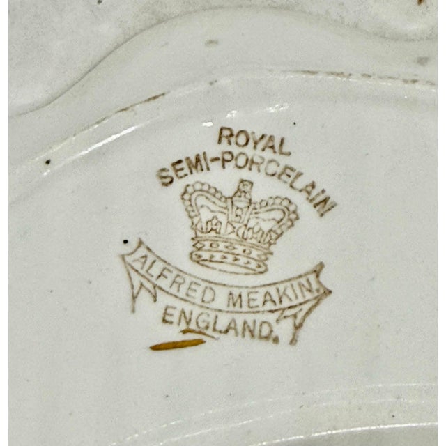 Late 19th Century Victorian English Alfred Meakin Crescent Semi-Porcelain Bone Dishes With Scalloped Rims, Gold Trim, Floral Pattern - Pair For Sale In Washington DC - Image 6 of 12