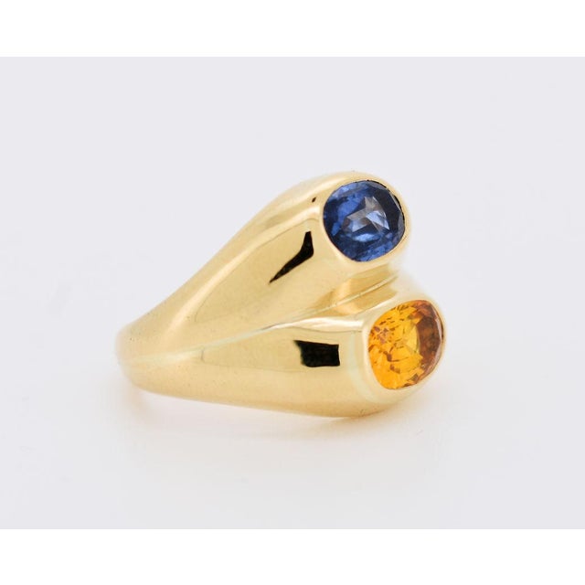 Mid-Century Modern Circa 1970 Double Jonc Ring in 18k Gold, Yellow Sapphire and Blue Sapphire For Sale - Image 3 of 5