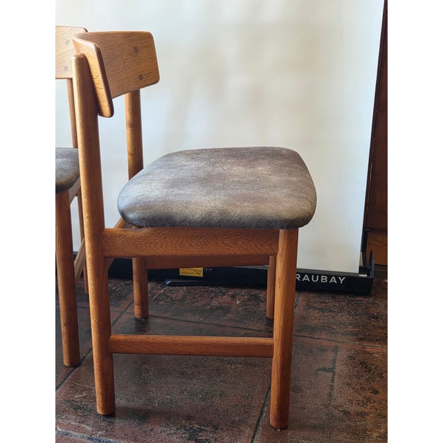 1950s Original Borge Mogensen Oiled Oak Dining Chairs Set of Five Chairs #236 Fredericia Stolefabrik For Sale - Image 5 of 6