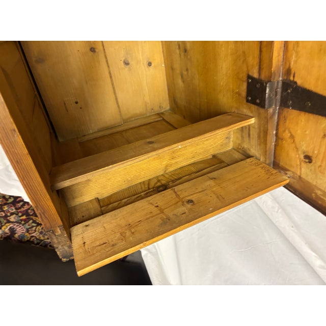 English Pine Blanket Chest, 19th Century For Sale - Image 13 of 17