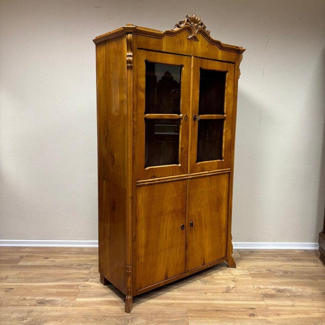 ✓ elegant and decorative✓ original brass fittings and lock✓ fully functional dimensions: w: 106cm h: 191.5cm d: 48cm item:...