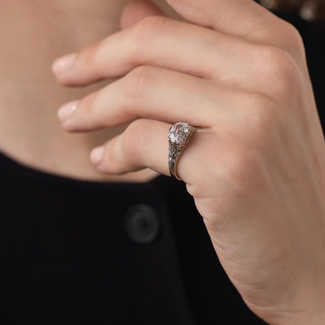 1930s 1930s Art Deco Gia 1.10 Carat Diamond Platinum Engagement Ring, Size 4.5 For Sale - Image 5 of 6