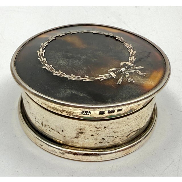 Early 20th Century Lovely Silver and Horn Snuff or Trinket Boxes, a Pair For Sale In Palm Springs - Image 6 of 12