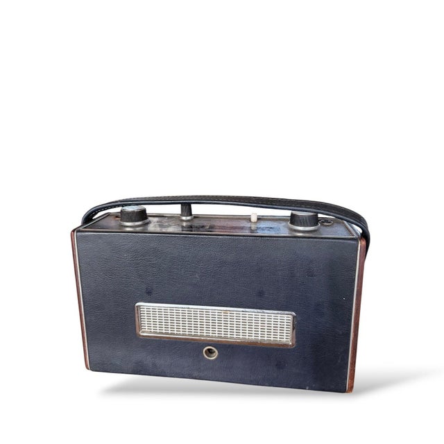 Wood Vintage R500 Portable Transistor Radio in Wood Veneer from Roberts, 1960s For Sale - Image 7 of 9